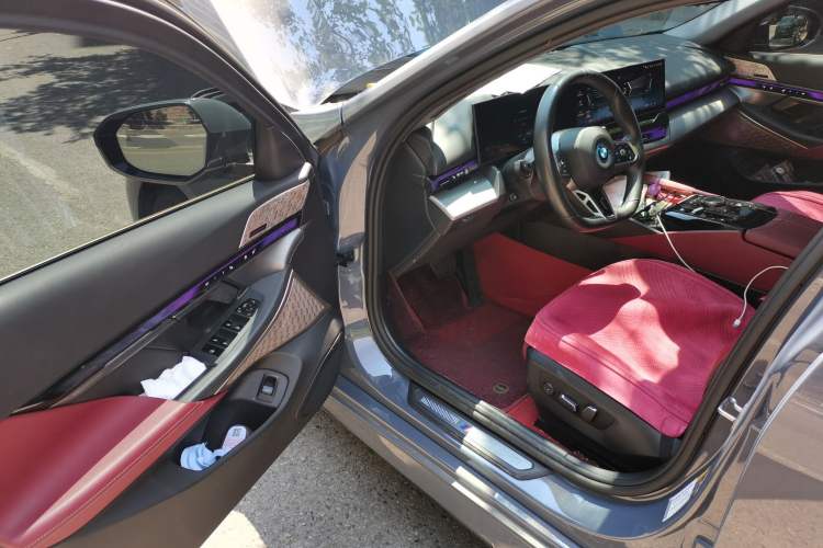 Used BMW i5 2024 eDrive 35L Luxury Model with M Sport Package Driver Seat