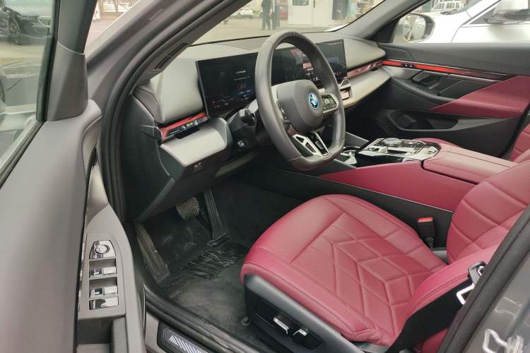 Used BMW i5 2024 eDrive 35L M Sport Package Driver Seat