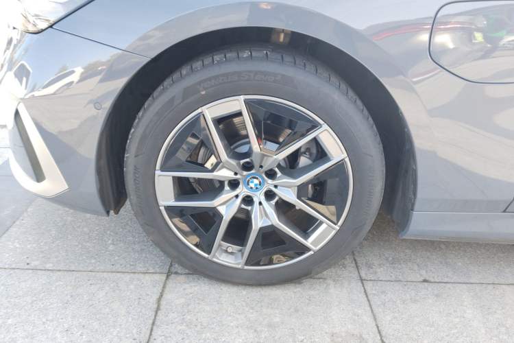 Used BMW i5 2024 eDrive 35L Prestige Luxury Package Exterior 7