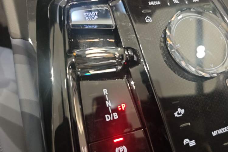 Used BMW i5 2024 eDrive 35L Luxury Model with M Sport Package Gear Lever