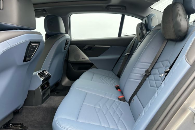 Used BMW i5 2024 eDrive 35L M Sport Package Interior 1