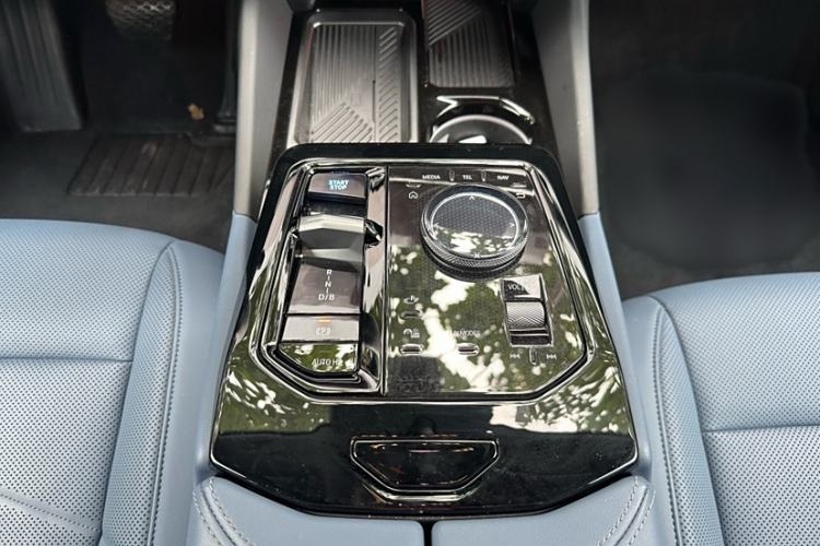 Used BMW i5 2024 eDrive 35L M Sport Package Interior 3