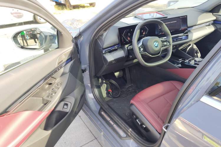 Used BMW i5 2024 eDrive 35L Prestige Luxury Package Interior 3