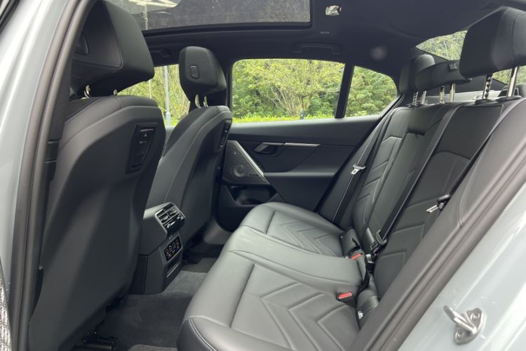 Used BMW i5 2024 xDrive M60 Interior 4