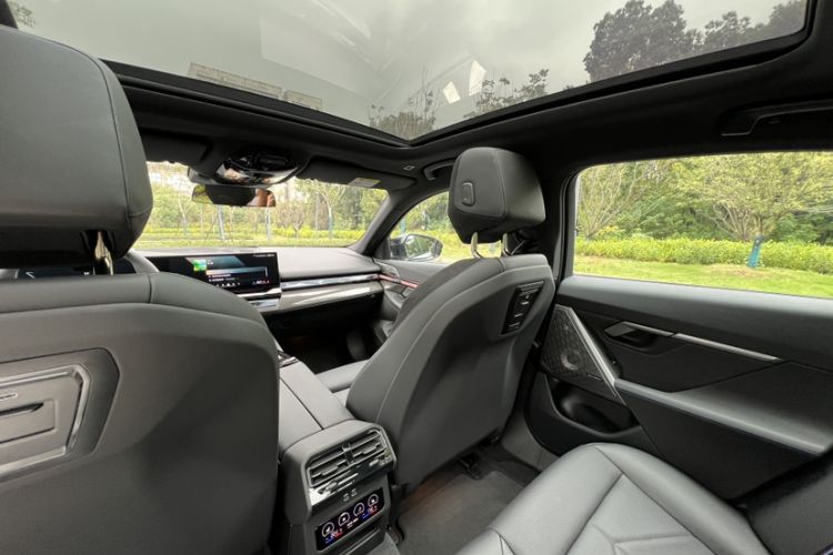 Used BMW i5 2024 xDrive M60 Interior 6