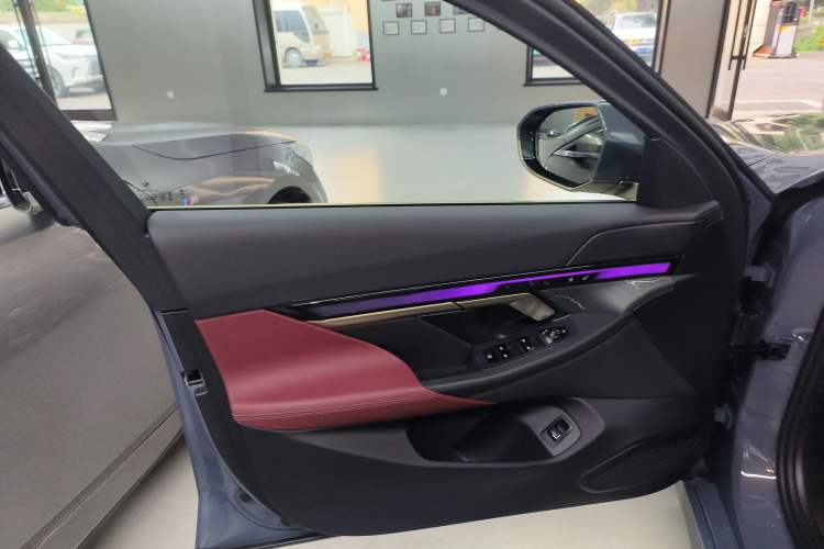 Used BMW i5 2024 eDrive 35L M Sport Package Left Front Door Interior