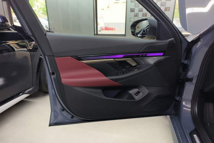 Used BMW i5 2024 eDrive 35L M Sport Package Left Front Door Interior