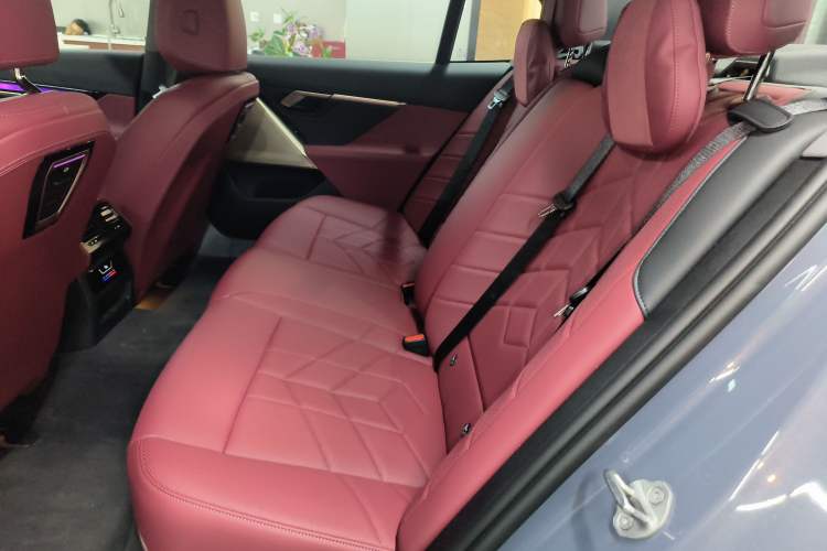 Used BMW i5 2024 eDrive 35L M Sport Package Left Rear Seat