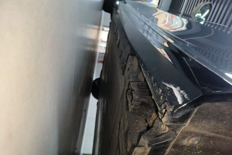 Used BMW i5 2024 eDrive 35L M Sport Package Left Side Sill