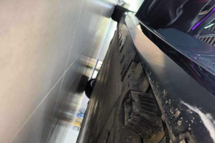 Used BMW i5 2024 eDrive 35L M Sport Package Left Side Sill