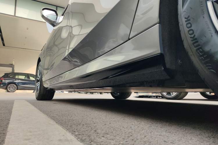 Used BMW i5 2024 eDrive 35L M Sport Package Left Side Sill