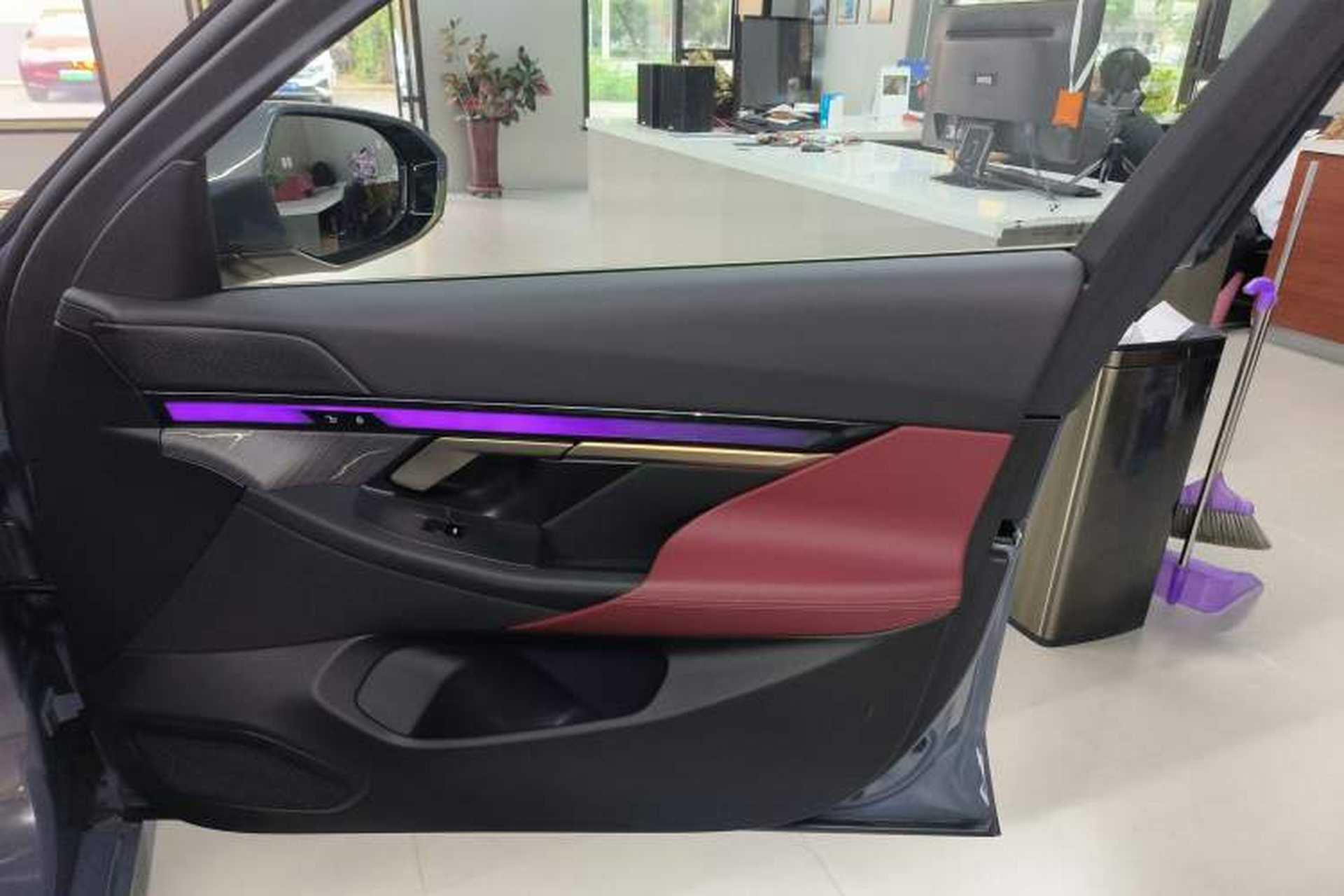 Used BMW i5 2024 eDrive 35L M Sport Package Right Front Door Interior