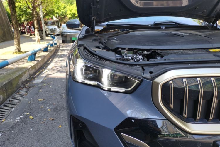 Used BMW i5 2024 eDrive 35L Luxury Model with M Sport Package Right Front Headlight