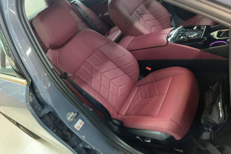 Used BMW i5 2024 eDrive 35L M Sport Package Right Front Seat