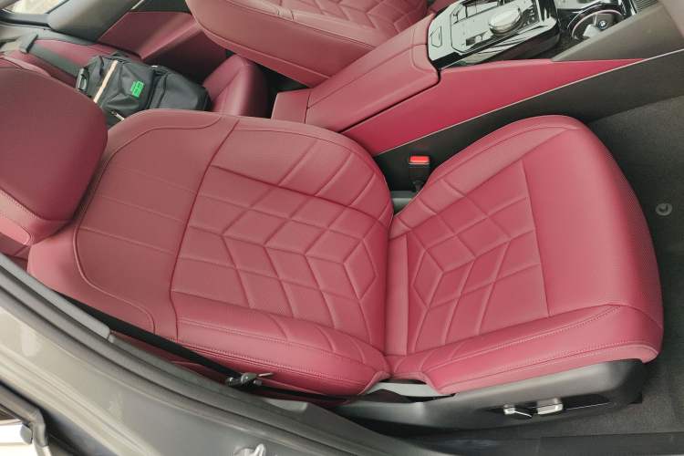 Used BMW i5 2024 eDrive 35L M Sport Package Right Front Seat