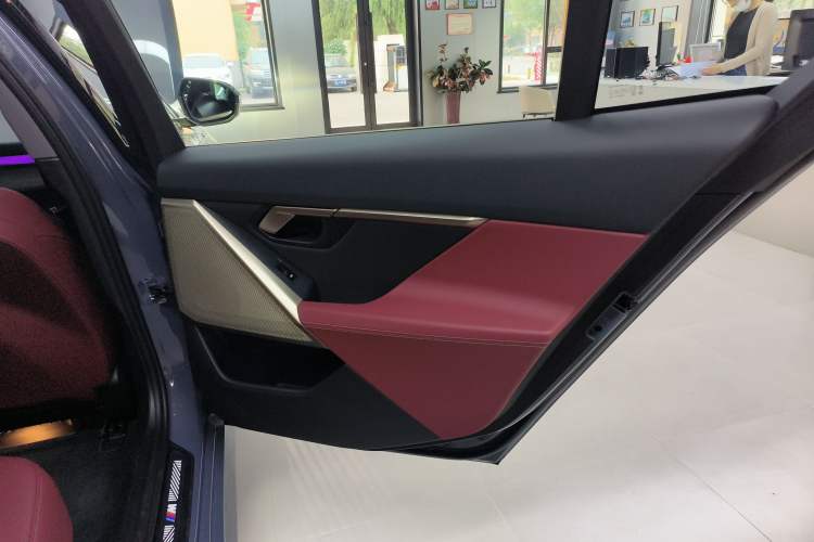 Used BMW i5 2024 eDrive 35L M Sport Package Right Rear Door Interior
