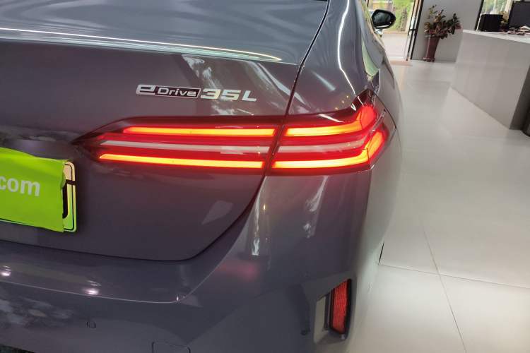 Used BMW i5 2024 eDrive 35L M Sport Package Right Rear Taillight