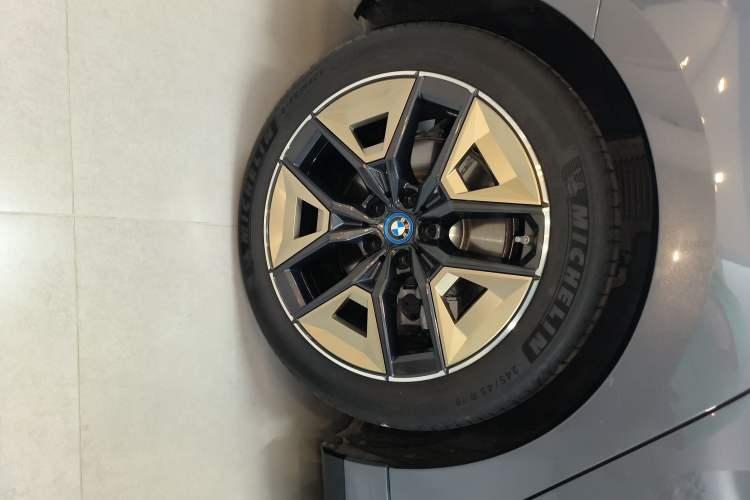 Used BMW i5 2024 eDrive 35L M Sport Package Right Rear Wheel Hub