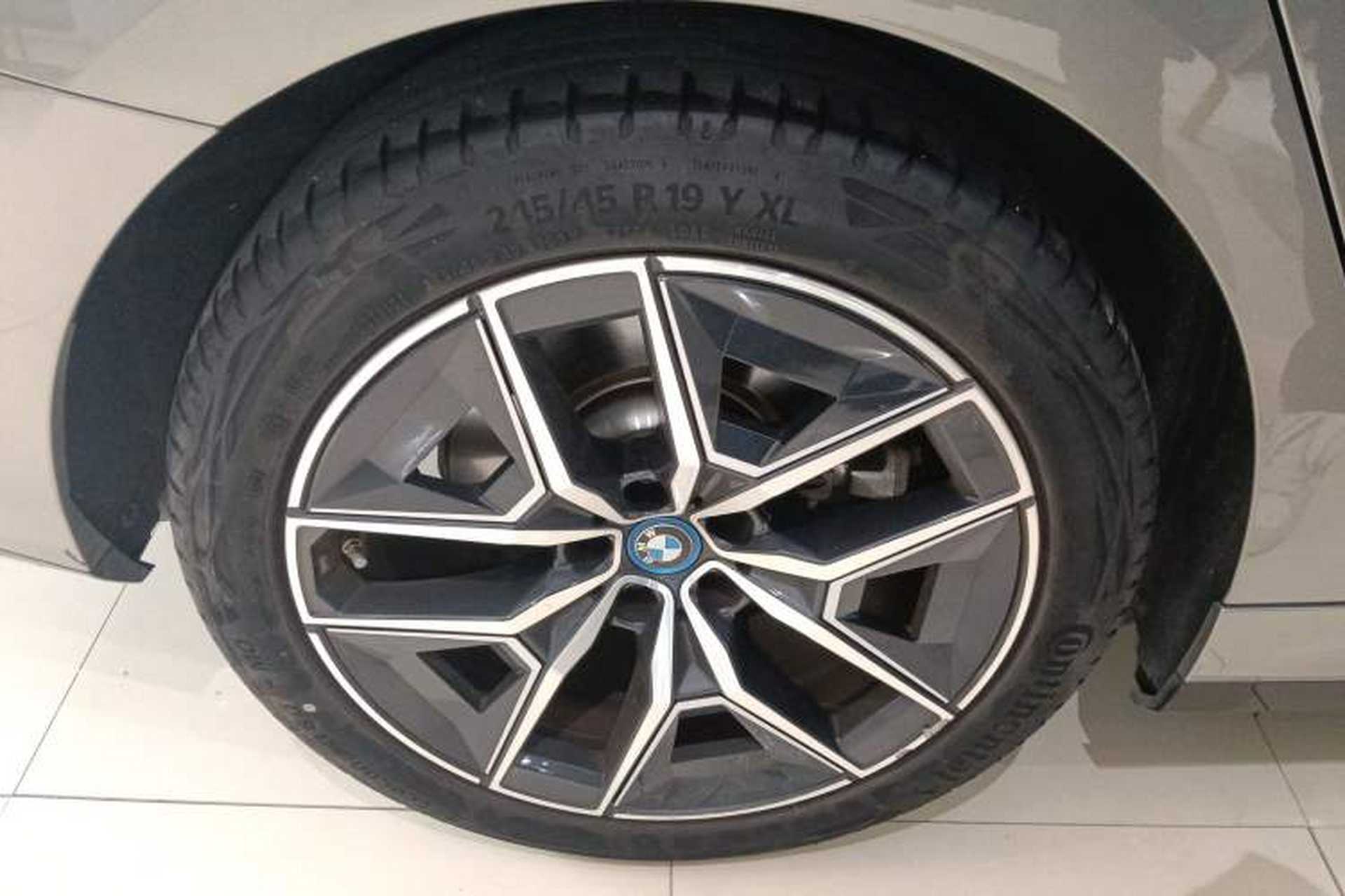 Used BMW i5 2024 eDrive 35L Luxury Model with M Sport Package Right Rear Wheel Hub