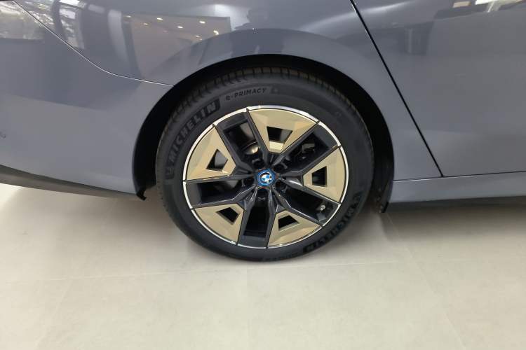 Used BMW i5 2024 eDrive 35L M Sport Package Right Rear Wheel Hub