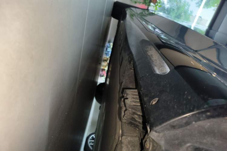 Used BMW i5 2024 eDrive 35L M Sport Package Right Side Sill