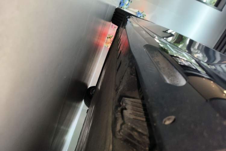 Used BMW i5 2024 eDrive 35L M Sport Package Right Side Sill