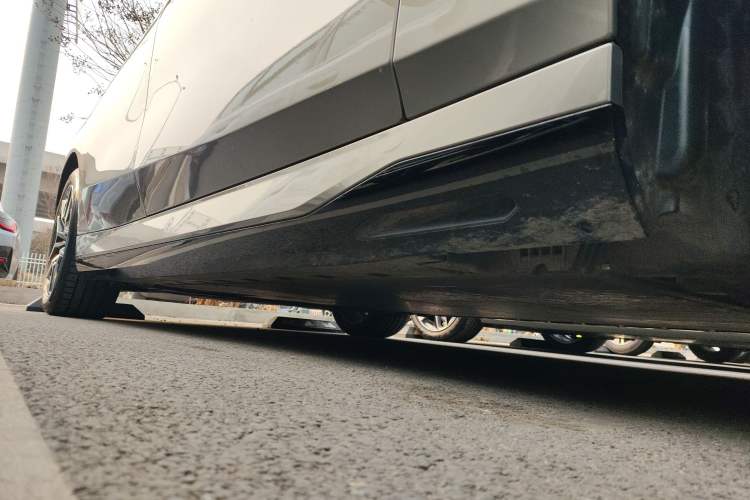Used BMW i5 2024 eDrive 35L M Sport Package Right Side Sill