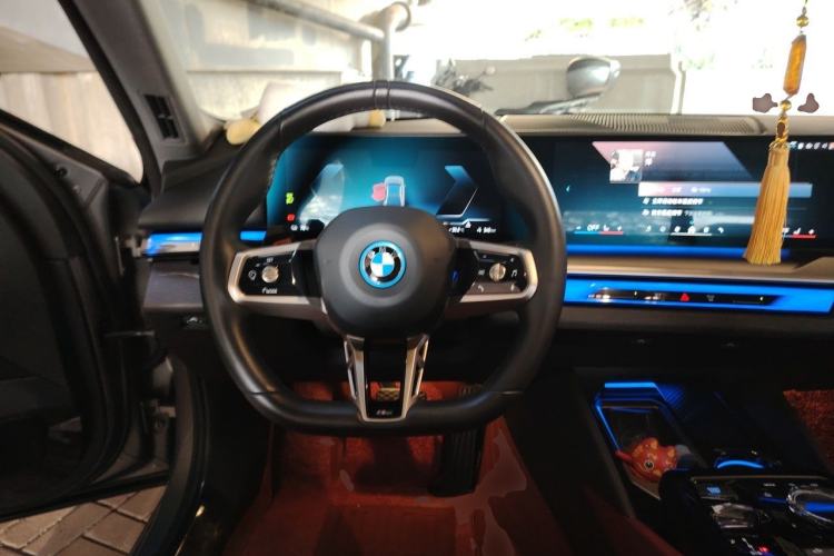 Used BMW i5 2024 eDrive 35L Prestige Luxury Package Steering Wheel