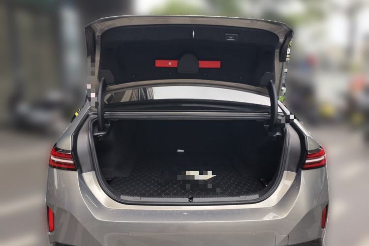 Used BMW i5 2024 eDrive 35L M Sport Package Trunk