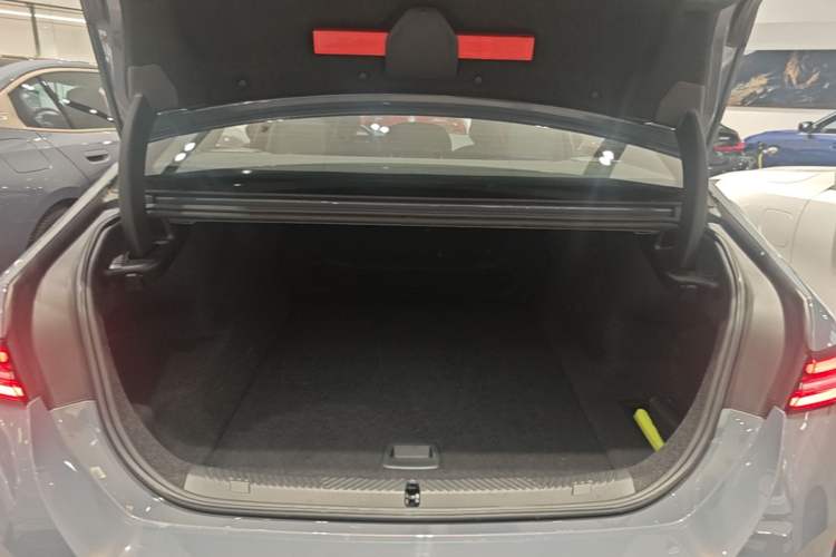 Used BMW i5 2024 eDrive 35L Luxury Model with M Sport Package Trunk