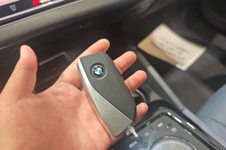 Used BMW i5 2024 eDrive 35L Luxury Model with M Sport Package Vehicle Key