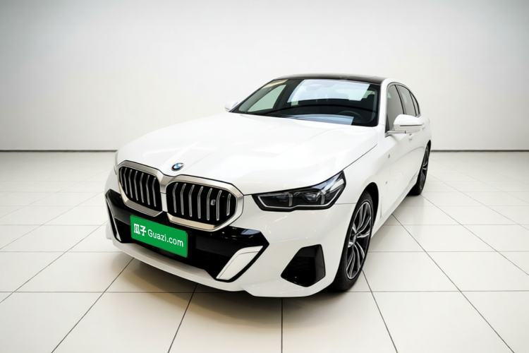 Used BMW i5 2024 eDrive 35L Luxury Model with M Sport Package Guazi used car, China used car export, Used car for sale, Used BMW cars, Cheapest cars for sale, Electric vehicle, New energy car