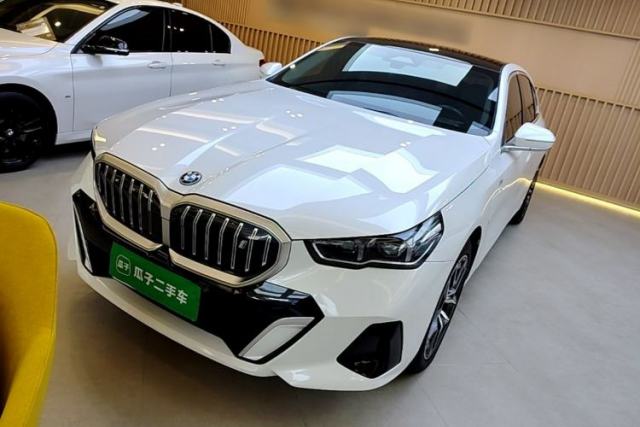 BMW i5 2024 eDrive 35L Luxury Model with M Sport Package с пробегом