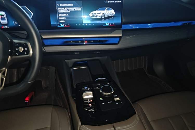 Used BMW i5 2024 eDrive 35L M Sport Package Audio And AC Panel