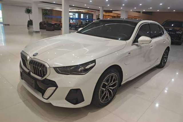 Used BMW i5 2024 eDrive 35L Luxury Model with M Sport Package