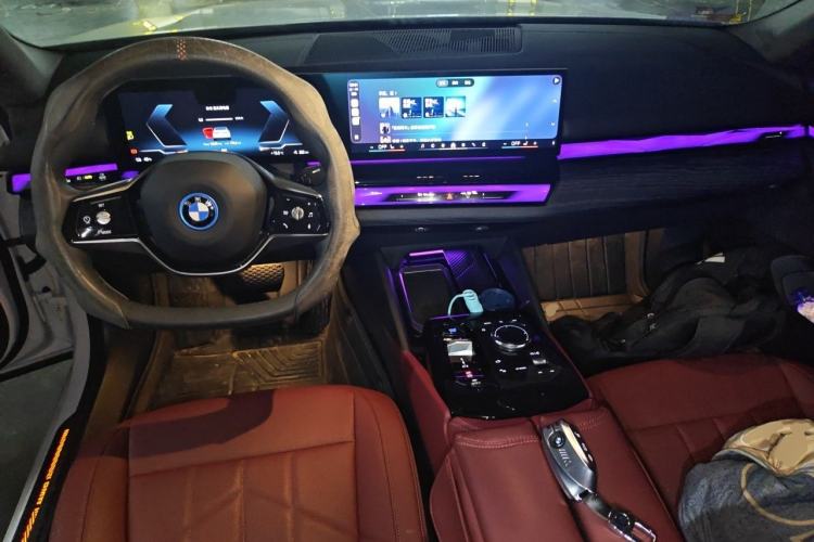 Used BMW i5 2024 eDrive 35L Luxury Package Center Console