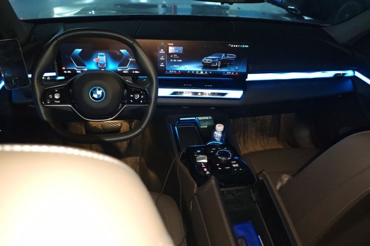 Used BMW i5 2024 eDrive 35L Luxury Package Center Console