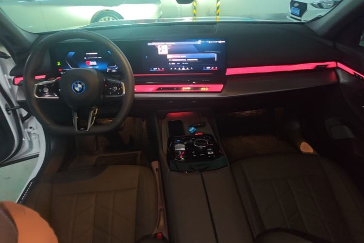 Used BMW i5 2024 eDrive 35L M Sport Package Center Console