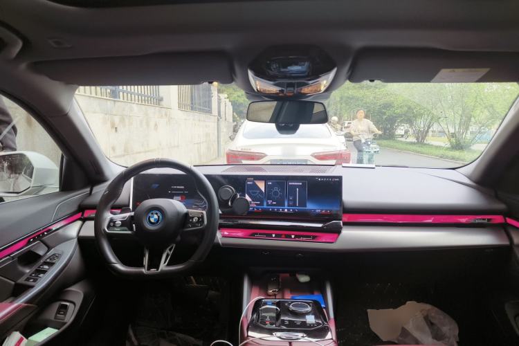 Used BMW i5 2024 eDrive 35L Luxury Model with M Sport Package Center Console