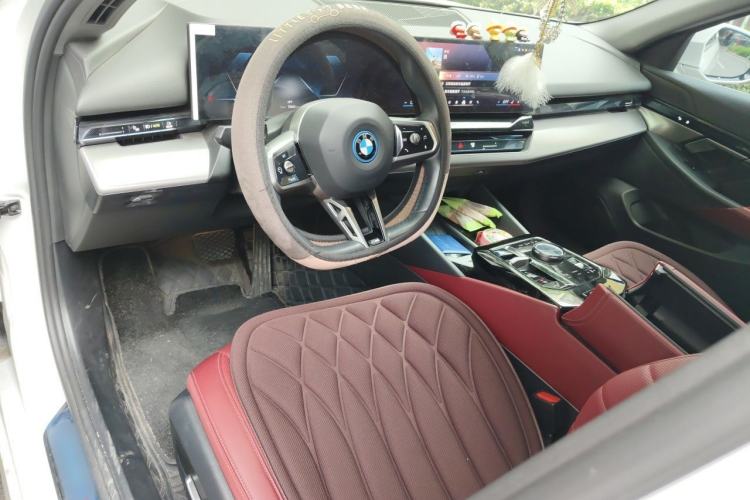 Used BMW i5 2024 eDrive 35L M Sport Package Center Console