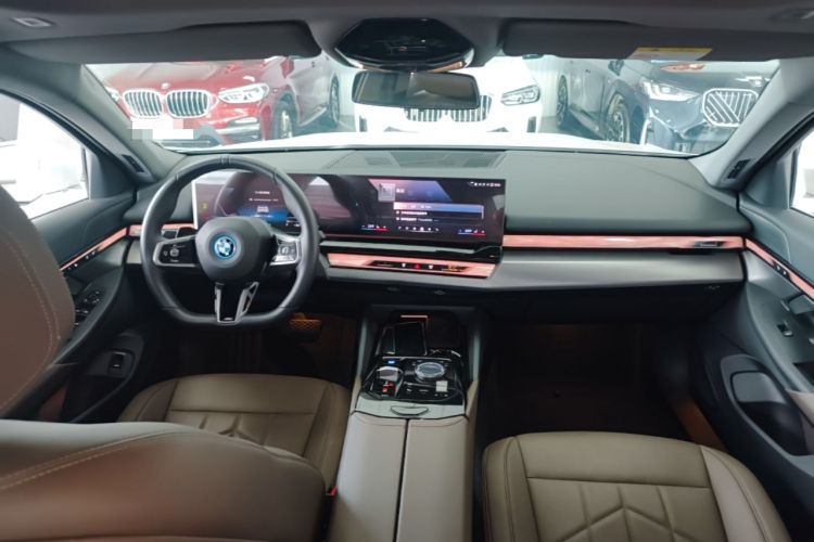Used BMW i5 2024 eDrive 35L M Sport Package Center Console