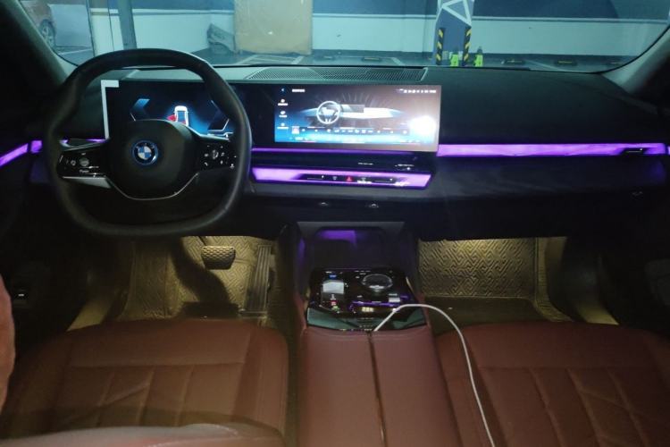 Used BMW i5 2024 eDrive 35L Luxury Package Center Console