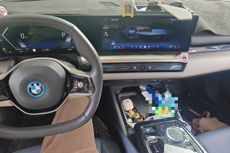Used BMW i5 2024 eDrive 35L Luxury Package Center Console