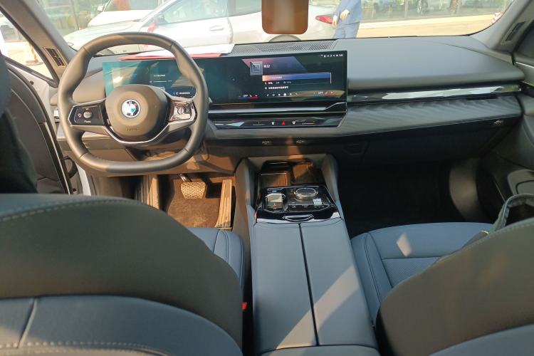 Used BMW i5 2024 eDrive 35L Prestige Luxury Package Center Console