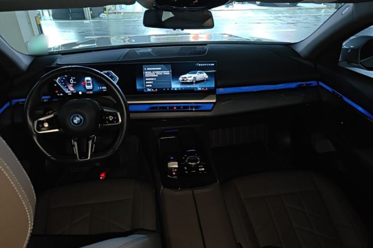 Used BMW i5 2024 eDrive 35L M Sport Package Center Console