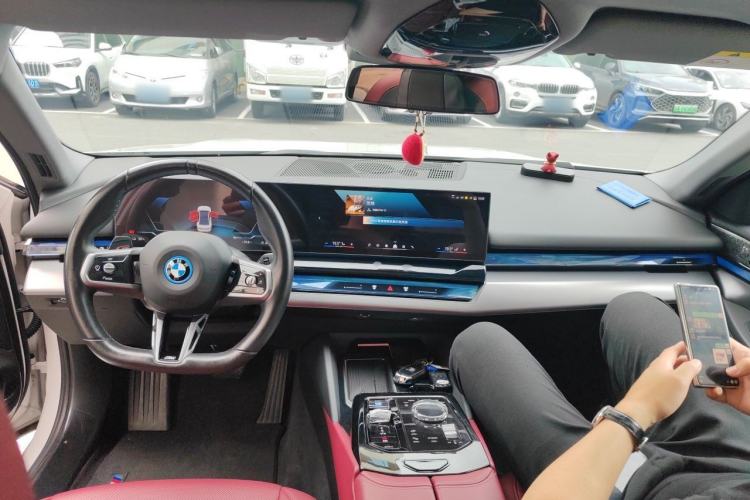 Used BMW i5 2024 eDrive 35L Luxury Model with M Sport Package Center Console