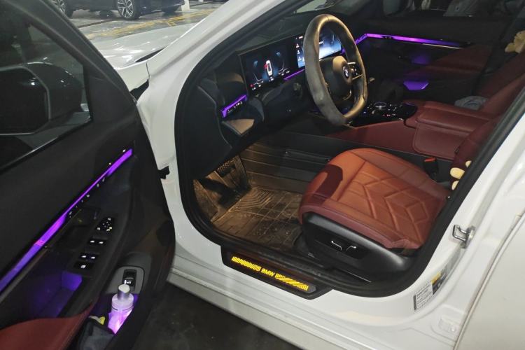 Used BMW i5 2024 eDrive 35L Luxury Package Driver Seat