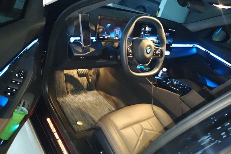 Used BMW i5 2024 eDrive 35L Luxury Package Driver Seat