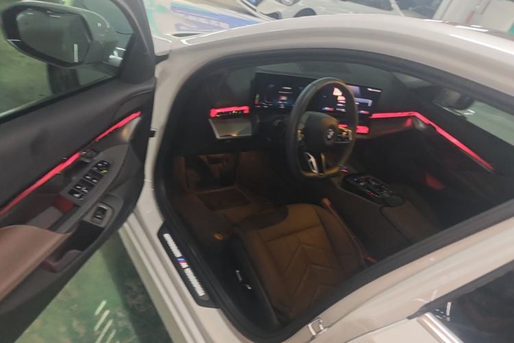 Used BMW i5 2024 eDrive 35L M Sport Package Driver Seat