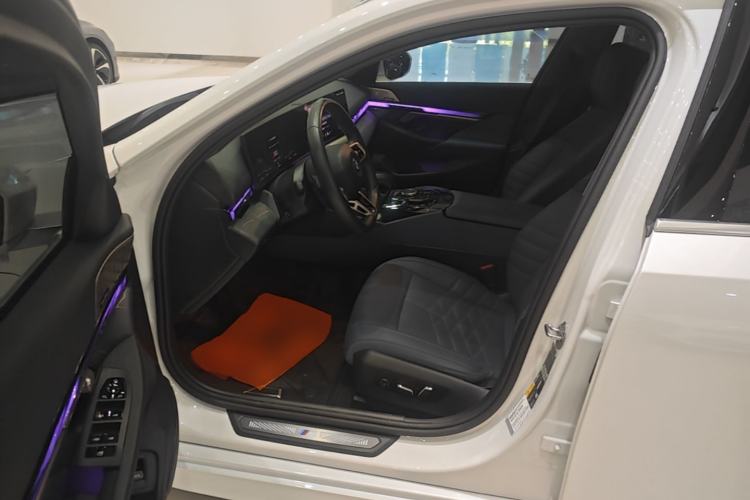 Used BMW i5 2024 eDrive 35L Luxury Model with M Sport Package Driver Seat